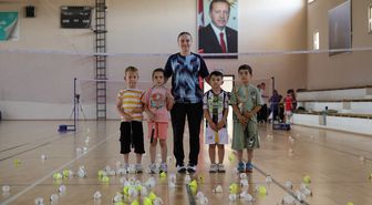 Milli badmintoncu Cemre, farklı branşlarda sporcular yetiştirmek için iller arası mekik dokuyor