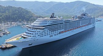"MSC Divina" kruvaziyeri Marmaris'e 4 bin 111 turist getirdi