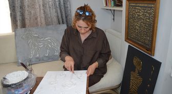 Rölyef sanatı kanserle mücadele eden üç çocuk annesine motivasyon sağlıyor