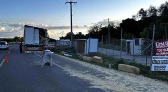 Sakarya'da tır ile çarpışan işçi midibüsü devrildi: 13 yaralı