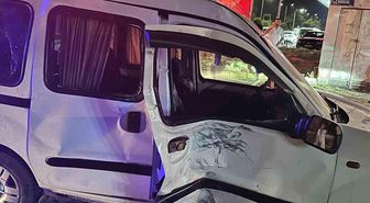 Samsun'da hafif ticari araç ile motosiklet çarpıştı: 5 yaralı