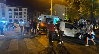 Sinop'ta iki otomobilin çarpıştığı kazada 5 kişi yaralandı