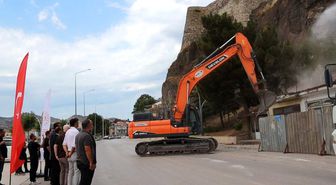 Tarihi Osmancık Kalesi çevresinde 98 riskli bina yıkılıyor: Bölge park ve sosyal yaşam alanı olacak