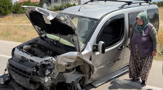 Aksaray'da otomobil ile hafif ticari aracın çarpıştığı kazada 6 kişi yaralandı