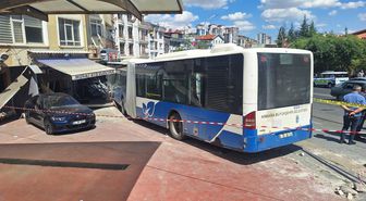 Ankara'da belediye otobüsü iş yerine girdi: 7 yaralı
