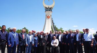 Yılmaz ve Göktaş, 15 Temmuz Şehitler Anıtı'nda anma törenine katıldı