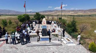 Erzincan Valisi Aydoğdu, Edebük Şehitliği'nde Şehitleri Andı