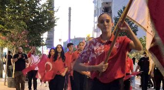 Eskişehir'de milli sporculardan 15 Temmuz'a özel Sancak Koşusu