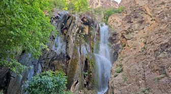 Hakkari'deki Ava Ore Şelalesi mest ediyor