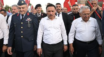 7 ilde 15 Temmuz yürüyüşleri: Binlerce kişi meydanlara akın etti