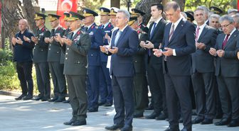 İzmir'de 15 Temmuz Şehitleri Kadifekale'de Dualarla Anıldı