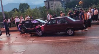Karabük'te iki otomobilin çarpıştığı kazada 4 kişi yaralandı