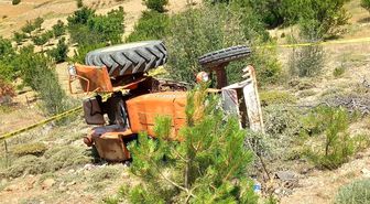 Karaman'da traktör devrildi: 1 ölü