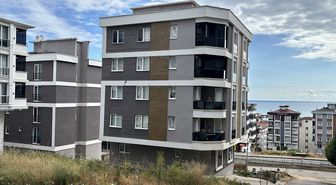 Samsun'da inşaat kazısı sırasında duvarlarında çatlak ve çökme oluşan 5 katlı bina tahliye edildi