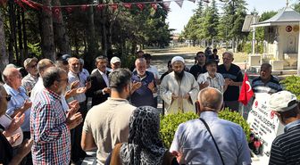 Şehit Ömer Halisdemir'in kabri 10. yıl dönümünde ziyaretçi akınına uğradı