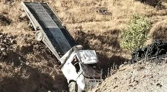 Siirt'te çekici şarampole devrildi: 2 yaralı