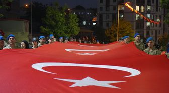 Şırnak'ta 107 metrelik bayrakla 15 Temmuz yürüyüşü