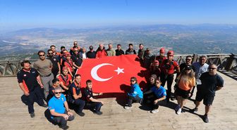 Spil Dağı'nda 15 Temmuz için bayrak değişimi