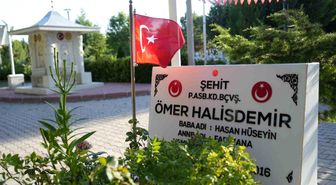 15 Temmuz'un 10. yılında şehit Ömer Halisdemir kabri başında anıldı