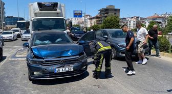 Antalya'da 3 aracın karıştığı kazada 2 kişi yaralandı