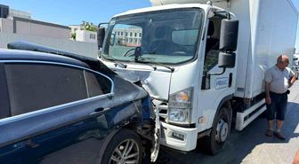 Antalya'da 3 araçlı zincirleme kaza: 2 yaralı