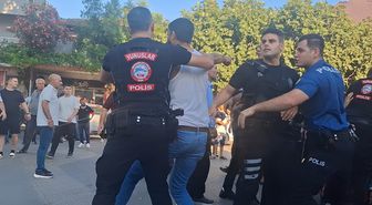 Bursa'da mahalleli arasında bıçaklı 'park etme' kavgası: 3 yaralı