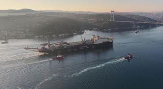 325 metrelik dev boru döşeme gemisi İstanbul Boğazı'ndan geçiş yaptı