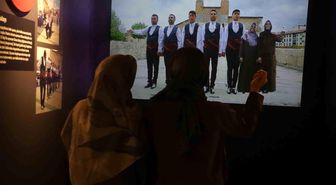 Filmlere konu olan Sivas halayının simülasyonu, turistlerin gözdesi haline geldi