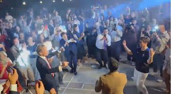 Fransa ve Belçika büyükelçilerinden 'Erik Dalı' performansı