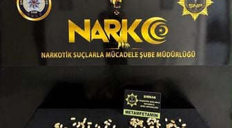 İranlı iki kişi 151 parça halinde yuttukları 939,26 gram metamfetaminle yakalandı