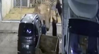Kamyondan 600 kilo kavun ve karpuz çalıp, satmışlar