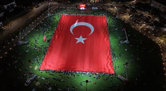 Kayseri'de 15 Temmuz Programında Dünyanın En Büyük Türk Bayrağı Açıldı