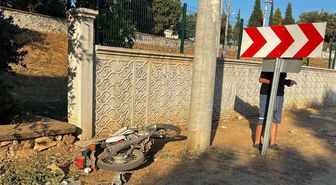 Manisa'da aydınlatma direğine çarpan motosikletin sürücüsü öldü