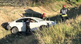 Otomobil şarampole yuvarlandı: 1'i bebek 3 yaralı