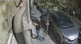Şişli'de boşandığı eşinin evinin önüne geldi; penceredeki kayınpederine tekme ve yumruklarla saldırdı