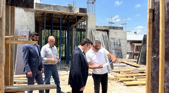 Susuz'da yatırımlar yakından takip ediliyor: Kaymakam Furkan Öztürk'ten hastane ve okul incelemesi