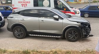 Tokat'ta iki otomobil çarpıştı, 3 kişi yaralandı