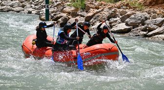 Türkiye Rafting Şampiyonası'nın üçüncü ayağı Van'da başladı