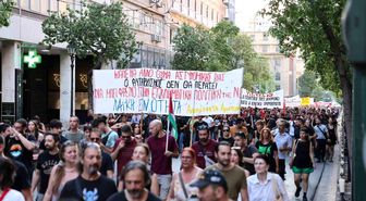 Yunanistan'da polisin açtığı ateş sonucu ölen otizmli genç için protesto düzenlendi