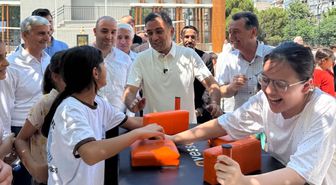 AK Parti'li Baybatur'dan yaz okulu öğrencilerine dondurma ikramı