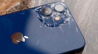 Akımınız batsın! Erkeksi görünmek için binlerce liralık telefonları parçalıyorlar