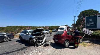 Ayvalık'ta trafik kazası: 2 yaralı