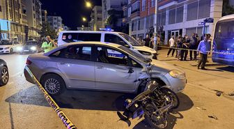 Çubuk'ta otomobille çarpışan motosiklet sürücüsü yaralandı