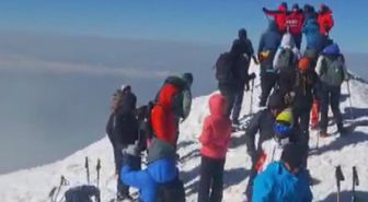 Dağcılar, eksi 10 derecede Ağrı Dağı'nda zirve yaptı