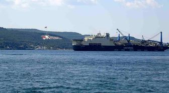 Dev boru döşeme gemisi 'Castorone' Çanakkale Boğazı'ndan geçti