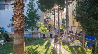 İzmir'de asma iskele devrildi: 3 işçi yaralandı