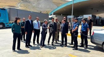 Kaymakamı Volkan Hülür, Esendere Sınır Kapısı'nda incelemelerde bulundu