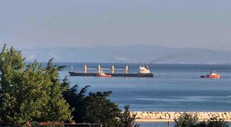 Tekirdağ açıklarında 4 gün önce karaya oturan çeltik yüklü gemi kurtarıldı
