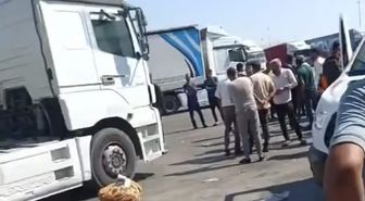 Tır parkında korkunç kaza; şoförün kolu koptu