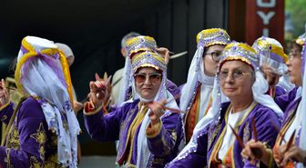Trabzon'da '34. Uluslararası Akçaabat Müzik ve Halk Oyunları Festivali' sürüyor